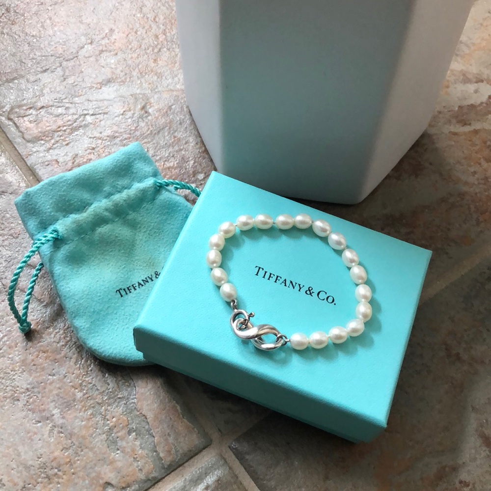 Tiffany & Co. Pearl and 925 as Infinity Bracelet